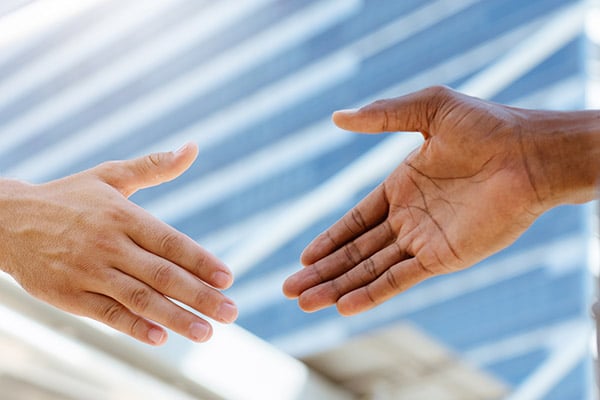 Neliečená infekcia atletickej nohy sa môže rozšíriť aj do iných častí tela (ruky, nechty na nohách alebo slabiny). Stačí aj krátky kontakt s pokožkou.