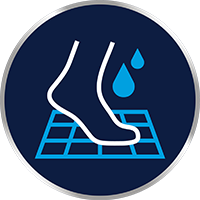 Vyhnite sa chôdzi naboso, najmä vo verejných vlhkých priestoroch, ako sú sprchy alebo bazény.